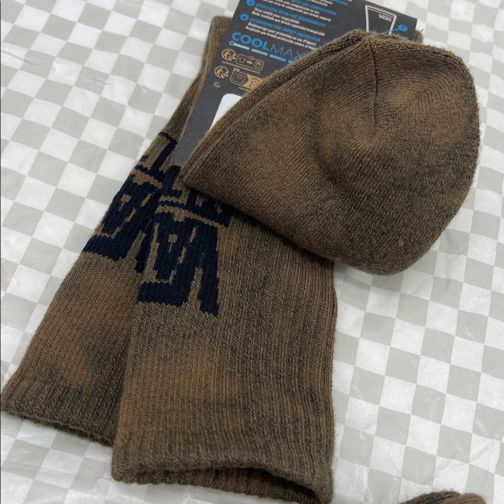 Vans CoolMax technology for comfort.
 "Off The Wall" Crew socks (1 pair) - Picture 8 of 16